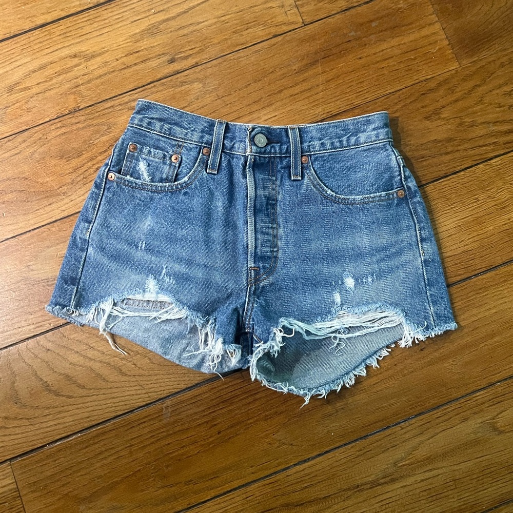 NWOT Levi’s denim shorts